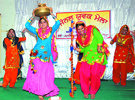 Girls performs Gidha during the zonal youth festival held at Teachers Home in Bathinda on Saturday.