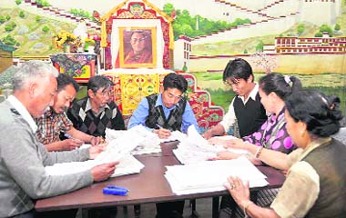 Tibetan officials count ballots in Dehradun