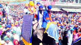 A huge procession at Hola Mohalla in Anandpur Sahib on Sunday.