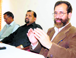 UJP president Munna Singh Chauhan (right) and UKD president Trivender Singh Panwar at a press conference in Dehradun on Tuesday