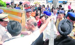 Delhi-based businessman and exhibitor Amit and his wife argue with a police official on being denied entry to Hotel Taj. The couple was in the city to participate in an exhibition. It took over two hours for the couple to gain entry to the hotel