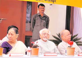 Vice-President Hamid Ansari (centre) with Uttarakhand Governor Margaret Alva (left) at the second BD Pande Memorial Lecture in Almora