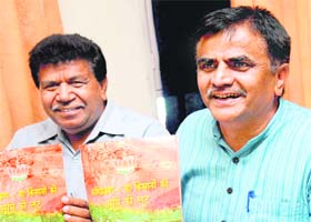 National president of the BJP Kisan Morcha OP Dhankar (right) and party leader Gian Chand Gupta at a press conference in Chandigarh