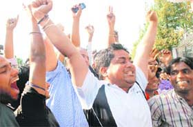 ECSTASY UNLIMITED: Fans shout slogans India Zindabad to cheer the Indian team