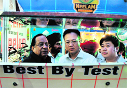 Industrialists from China take a look at Indian products