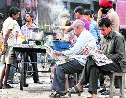 A usual sight in the old city areas in Ludhiana where every morning people are seen sipping hot cuppas, while poring over newspapers