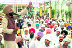Jagmeet Brar, member, CWC, addresses a rally at Kharunj village in Ferozepur district on Sunday