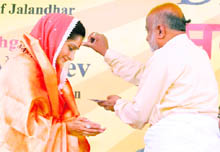 A disciple of Shankaracharya Jayendra Saraswati applies a tilak on the forehead of Harsimrat Badal during the Divine Confluence, organised by the Nanhi Chhaan at Lovely Professional University.