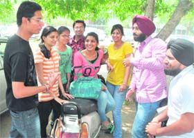 Akhil Bharadwaj, Shikha, Anjali, Atul Sharma, Renu, Jaspreet, Kuldip Singh and Varinder Singh, all students of MBA, PAU, Ludhiana, in the match mood