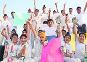 Budding cricketers raise slogans for Team India