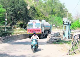 A road from a bridge to the Nurpur Bedi road at Ropar