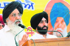 Chief Minister Parkash Singh Badal pays tributes to the late Kanwaljit Singh at Zirakpur on Tuesday. Also seen in the picture is Banur MLA Jasjit Singh Bunny
