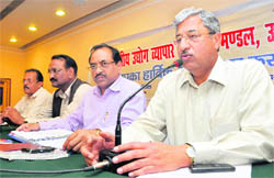 Rakesh Oberoi, Chief Election Officer of the Doon Udyog Vyapar Mandal, addresses a press conference in Dehradun on Tuesday