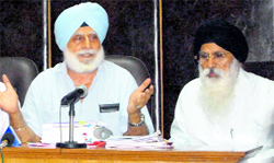 Khalsa College Governing Council President SS Majithia (left) addresses mediapersons in Amritsar on Tuesday.
