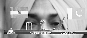 Harwinder Singh Gill displays his artistic skills on a pencil in Amritsar on Tuesday on the eve of the semifinal match between India and Pakistan.