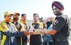 Major General KJS Thind, giving away prizes to the paramotor flying team.