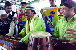 Fans perform a qawali ahead of the final match of Cricket World Cup between India and Sri Lanka, in New Delhi on Friday