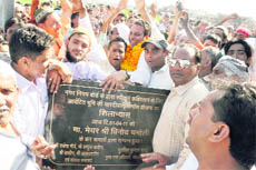 Dehradun Mayor Vinod Chamoli along with members of the Muslim community at the foundation stone-laying ceremony of a graveyard at Lohiya Nagar in Dehradun on Friday. 