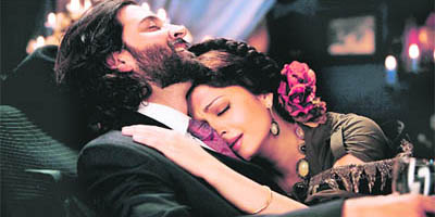 Hrithik Roshan and Aishwarya Rai in Guzaarish