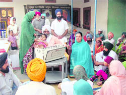 Shabnam Singh (in blue dupatta), mother of cricket superstar Yuvraj Singh, pays obeisance at the Ganduanwala dera near Dafera village in Fatehgarh Sahib after Indias victory in the 2011 Cricket World Cup