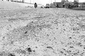 Sorry state of the highway near flyover at Zirakpur. 