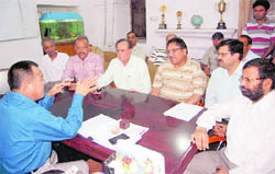 A delegation of citizens meets Dehradun SSP Ganesh Martolia over the lathicharge on cricket fans in Dehradun on Sunday. 