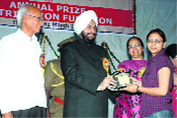 Dr Iqbal Singh, Lt Governor, Puducherry, gives away prizes to students at Guru Nanak Khalsa College, Yamunanagar
