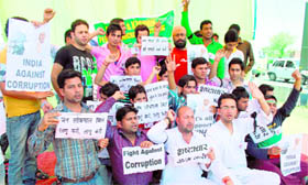 Activists of the PDP hold a protest in support of social activist Anna Hazare in Jammu on Friday.