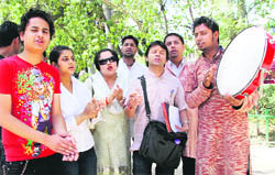 Youngsters celebrate the success of the anti-corruption campaign launched by Anna Hazare, at the Gandhi Park in Dehradun on Saturday