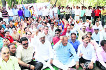 Congress workers protest in Dehradun on Saturday.