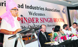 Chief Minister Bhupinder Singh Hooda addresses industrialists at Surajkund, Faridabad,