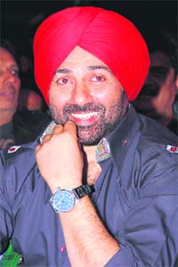 Playing Judge: Sunny Deol