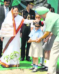President Pratibha Patil dedicates the Nanhi Chaan movement to the nation, in New Delhi on Saturday