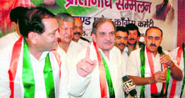 General Secretary in charge of the Uttarakhand Congress and senior Haryana Congress leader Birender Singh (centre) addresses a press conference in Dehradun on Sunday.