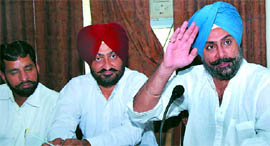 Cong leader Raninder Singh along with district party leaders interacts with the media in Bathinda on Tuesday.