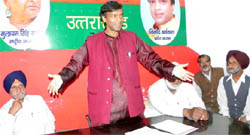 Vinod Barthwal of the Samajwadi Party addresses a party meeting in Dehradun