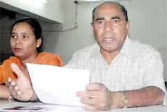 Kunwar Singh, president, Grameen Vikas Samiti, Kaulagarh, addresses a press conference in Dehradun