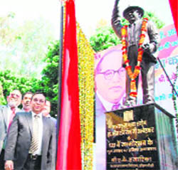 AK Hazarika, Chief Managing Director, ONGC, unveils a statue of Dr BR Ambedkar in Dehradun