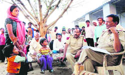 Labourers of abrick-kiln at Likhi village in Palwal district lodge a complaint with the police against their employer.