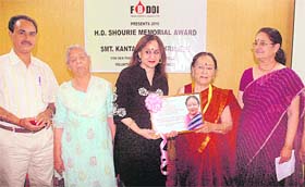 Kanta Saroop Krishen being honoured with the HD Shourie Memorial Award at a function organised by the Federation of Blood Donor Organisations of India in Chandigarh on Sunday