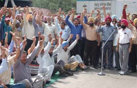 Employees of the GNDTP stage a rally in protest against the state governments proposal to sell the plants land in Bathinda on Monday