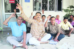 Jal Sansthan employees hold a dharna in support of their demands in Dehradun on Tuesday. 