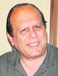 Farooq H Kayani, Principal of Lawrence College, Pakistan, stresses a point at a press conference in Karnal 
