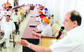 Congress councillor Parminder Mehta addresses an MC meeting in Ludhiana