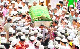 Mourners at the burial of Tavrez Sejkar, shot dead by the police during a protest against the proposed Jaitapur nuclear plant, in Nate village on Wednesday