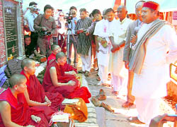 RSS leader Indresh Kumar and Govindacharaya with Tibetan monks in McLeodganj on Thursday
