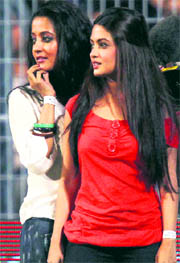 Bollywood actress Ria Sen and Raima Sen watch the IPL-4 match between Kolkata Knight Riders and Kochi Tuskers Kerala in Kolkata