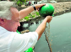 Union minister for environment and forests Jairam Ramesh releases microbial culture into the Budha Nullah during the inauguration of the bio-remediation project at Haibowal Kalan in Ludhiana on Saturday