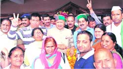Union Minister for Small and Micro Industries Virbhadara Singh along with Congress workers in Palampur.