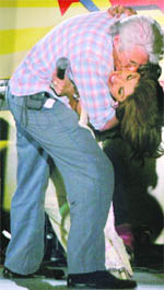 Caught: Richard Gere kisses Shilpa Shetty